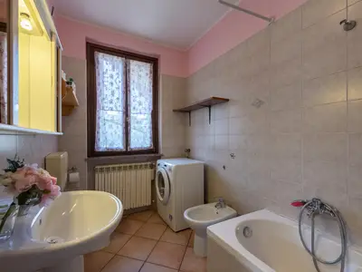 Badezimmer mit Badewanne