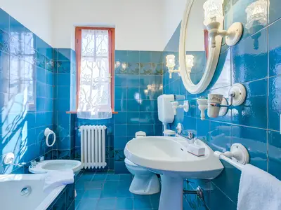 Badezimmer mit Badewanne