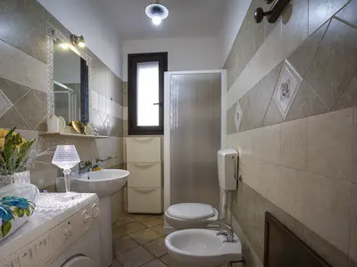 Badezimmer mit Dusche
