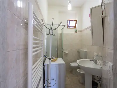 Badezimmer mit Dusche