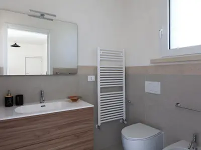 Badezimmer mit Dusche