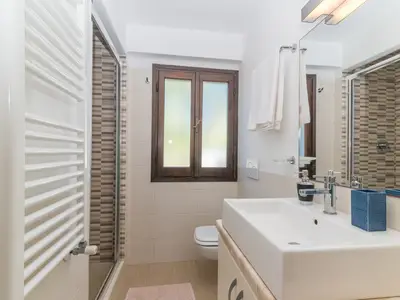 Badezimmer mit Dusche