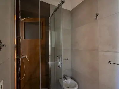 Badezimmer mit Dusche