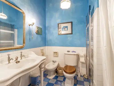 Badezimmer mit Dusche