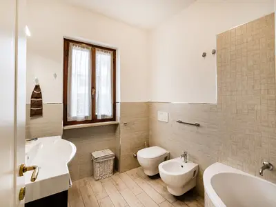 Badezimmer mit Badewanne