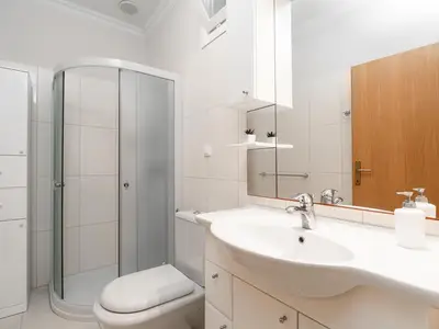 Badezimmer mit Dusche
