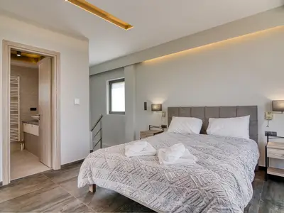 Hauptschlafzimmer mit eigenem Bad