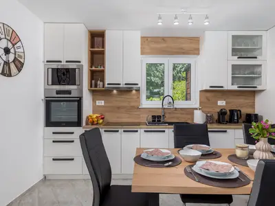 Küche und Essbereich