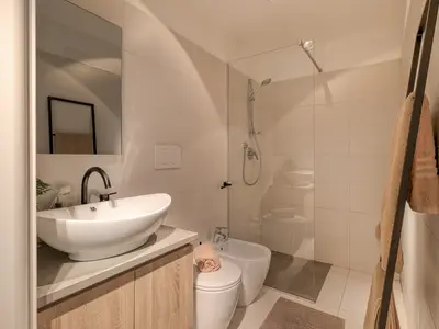 Badezimmer mit Dusche