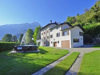 Die Doppelhaushälfte mit exklusivem Schwimmbad