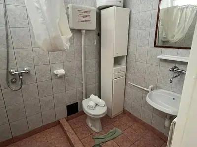 Badezimmer mit Dusche