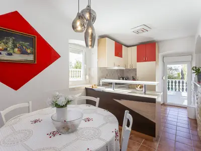 Küche und Essbereich