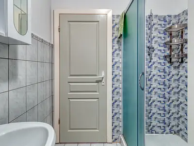 Badezimmer mit Dusche