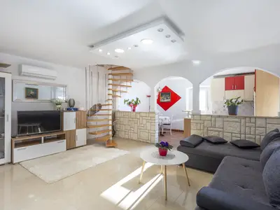 Schlafsofa (Schlafbereich für Studio)