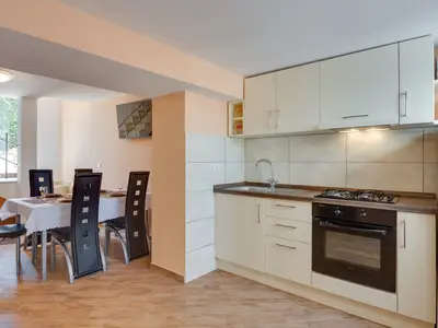 Küche und Essbereich