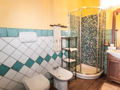 Badezimmer mit Dusche