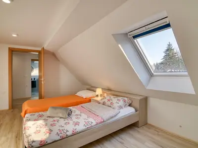Schlafzimmer 1 gegenüber dem Badezimmer