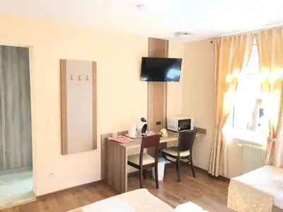 Doppelzimmer für 2 Personen in Adorf 9/10