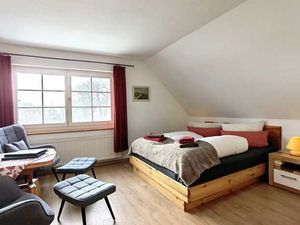 18305654-Doppelzimmer-3-Ahrenshoop-300x225-5