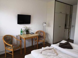 18305633-Doppelzimmer-2-Ahrenshoop-300x225-5