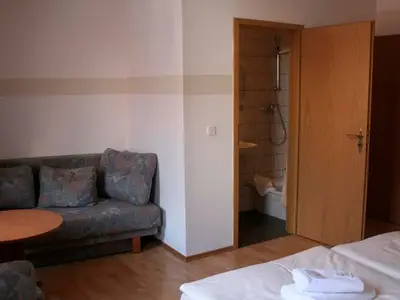 Doppelzimmer für 2 Personen (24 m²) in Alzey 8/10