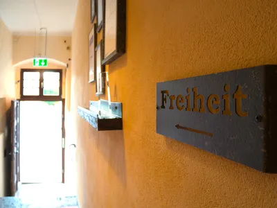 Zur Freiheit