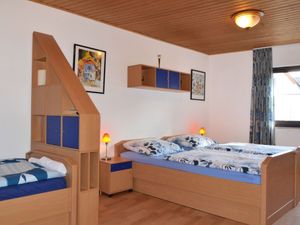 22763969-Doppelzimmer-3-Arnsberg-300x225-5