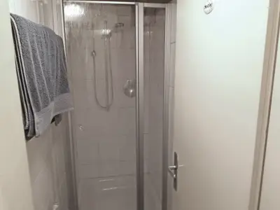 Doppelzimmer Etagen-Dusche