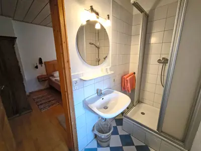 Badezimmer Dusche und WC