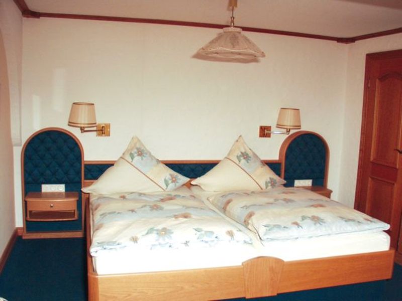 23323170-Doppelzimmer-2-Attendorn-800x600-1