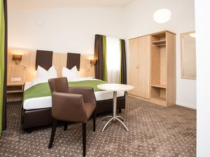 19023766-Doppelzimmer-4-Bad Abbach-300x225-3