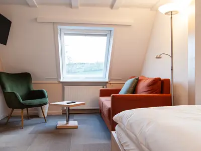 Zimmer 9 Sessel und Schlafcouch