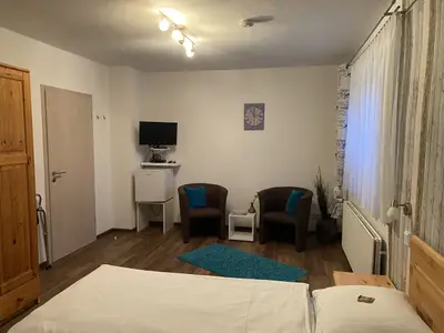 Doppelzimmer für 2 Personen (20 m²) in Bad Berleburg 4/8