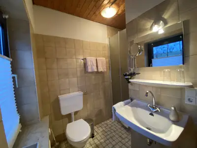 Doppelzimmer für 2 Personen (20 m²) in Bad Berleburg 6/8