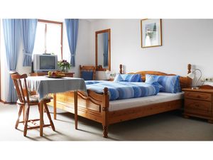 22376543-Doppelzimmer-2-Bad Birnbach-300x225-2