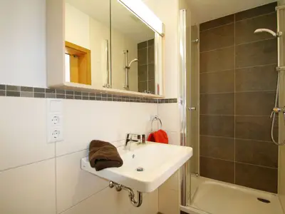 Bad Doppelzimmer Nr. 1