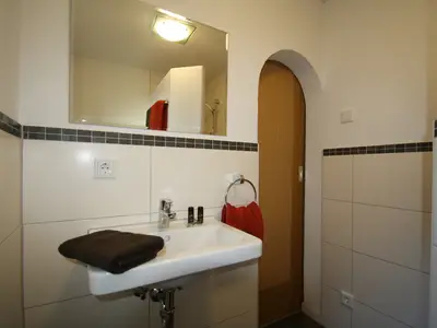 Bad Doppelzimmer Nr. 3