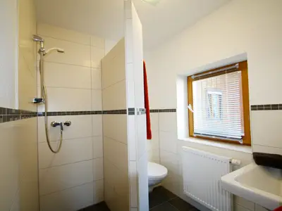 Bad Doppelzimmer Nr. 3