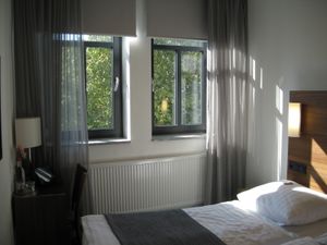 23303026-Doppelzimmer-2-Bad Frankenhausen-300x225-2