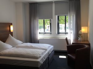 23303026-Doppelzimmer-2-Bad Frankenhausen-300x225-4