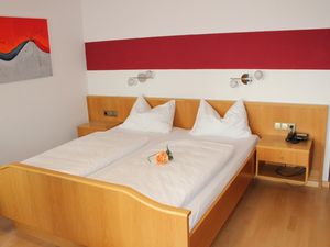 22377939-Doppelzimmer-2-Bad Füssing-300x225-3