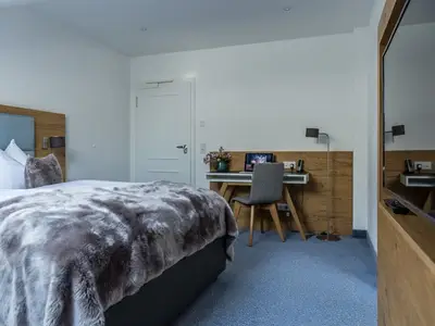 DZ Wellness- Bett  Desk.jpeg