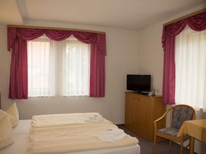 18595715-Doppelzimmer-4-Bad Langensalza-300x225-1