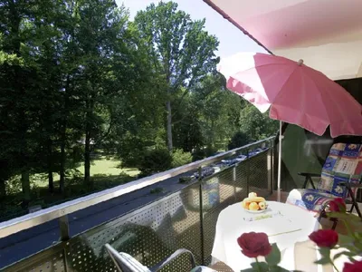 Blick vom Balkon in den Kurpark Blick vom Balkon in den Kurpark