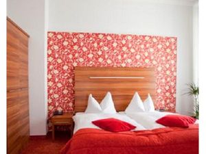 23664269-Doppelzimmer-2-Bad Reichenhall-300x225-1