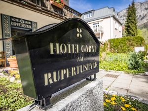 23425632-Doppelzimmer-2-Bad Reichenhall-300x225-2