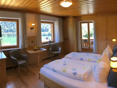 Doppelzimmer mit Blick auf den Thumsee