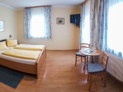 Doppelzimmer für 3 Personen (24 m²) in Bad Waltersdorf 6/10