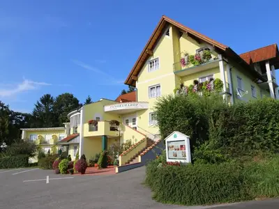 Doppelzimmer für 3 Personen (27 m²) in Bad Waltersdorf 10/10