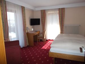 18311889-Doppelzimmer-2-Bad Wiessee-300x225-3